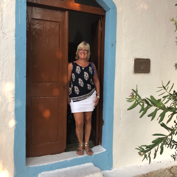 Meet your Posher, Stephanie - Picture 2 of 7